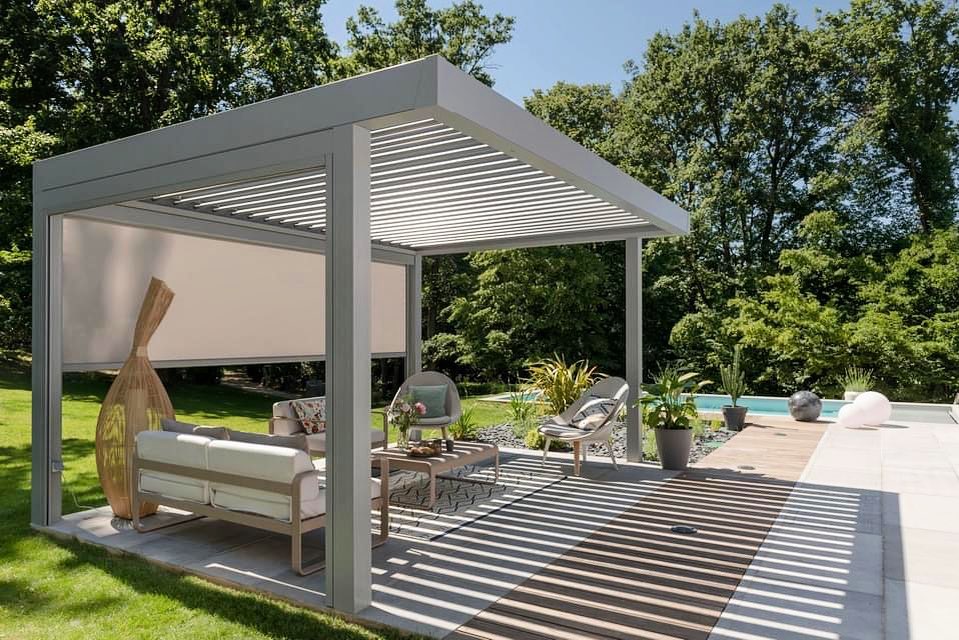 Une pose de l’été- Pergola bioclimatique sur maison neuve #artisan #artisanatfrancais #pergola #pergolabioclimatique #drome #menuiserie #menuiseriesurmesure